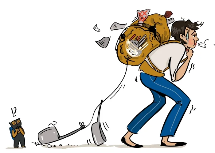 Aliko qui porte un sac rempli de lourdes charges et kakko qui la suit